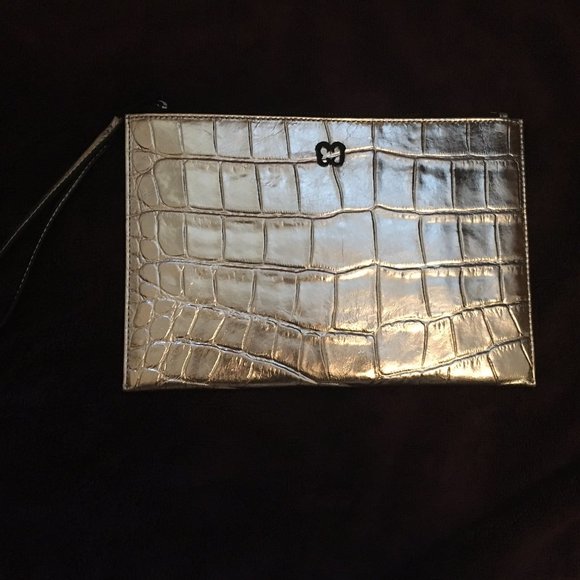 NT Eric Javits Brazilian Leather Silver Clutch - Picture 4 of 5
